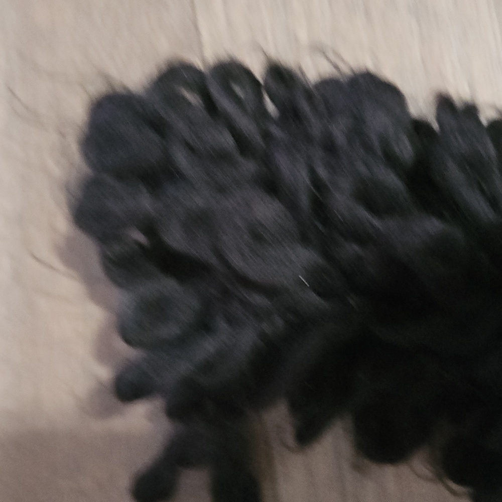 Elegant Black Ruffled Looped Scarf - Picture 4 of 4